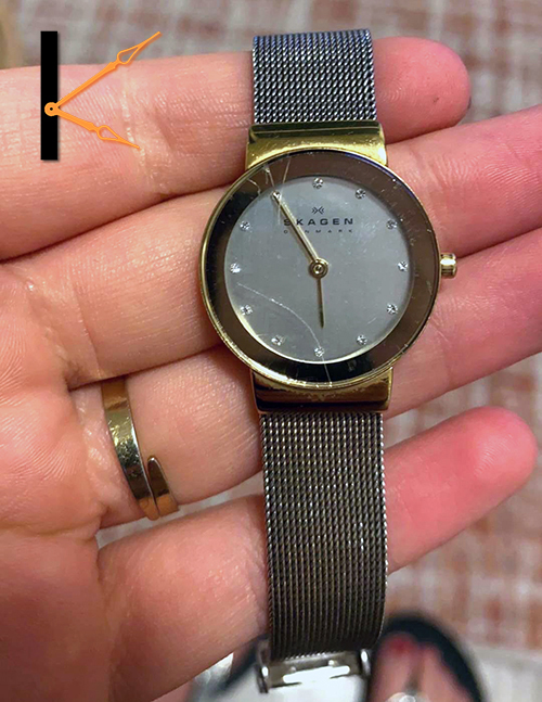 Skagen 358SGSCD met krassen op glas Krassen op je mooie Skagen horloge? Wij vervangen deze met originele onderdelen, ook als er een gouden rand op zit.